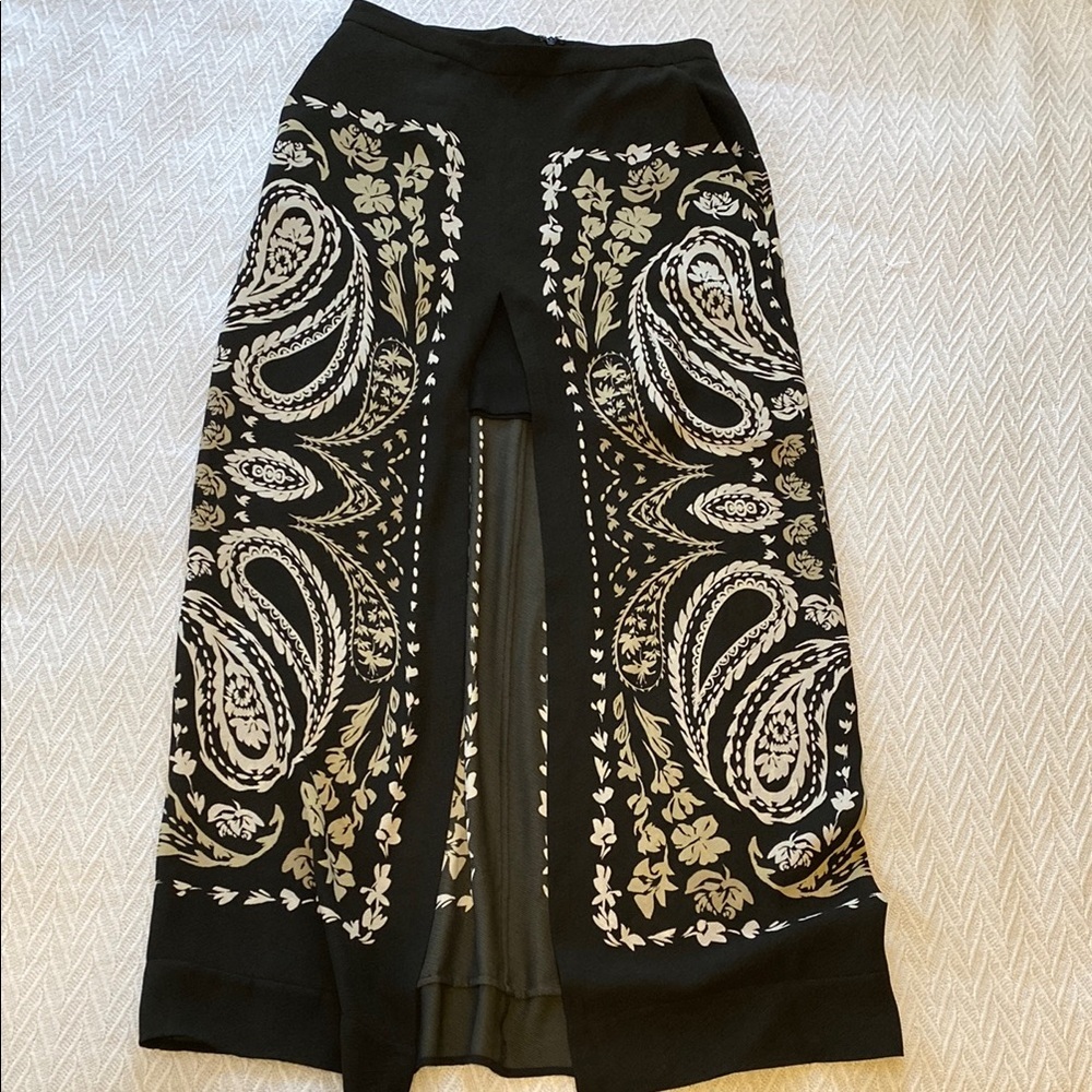BCBG Maxazria Boho Floral Paisley Maxi Skirt Centre Slit Black White Long Light